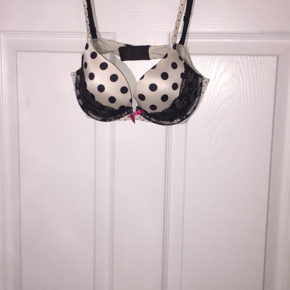 34 B EUC Victoria’s Secret Bra